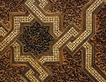 Detalle de la tarsia (taracea) del mimbar de la mezquita de Kutubiyya. Madera de cedro, ébano y marfil. © Proyecto Qantara